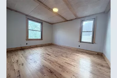118 W Adams Ave, Vandergrift, PA 15690 - Photo 16