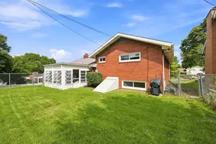 1108 Folkstone Dr, Pittsburgh, PA 15243 - Photo 2