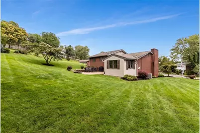 118 Kinross Ln, Ross Twp, PA 15237 - Photo 4