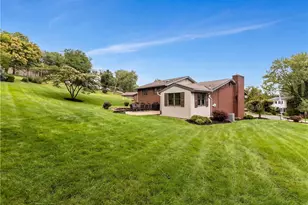 118 Kinross Ln, Ross Twp, PA 15237 - Photo 4