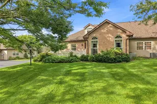 136 Cambridge Dr, Springdale Township, PA 15049 - Photo 2
