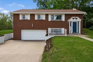 44 Chris Ct, Pittsburgh, PA 15239 - Photo 2