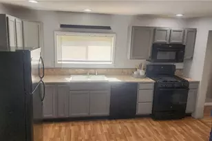 425 Summit Ave, Ellwood City, PA 16117 - Photo 6
