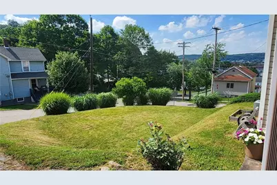 425 Summit Ave, Ellwood City, PA 16117 - Photo 1