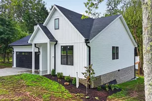 512 Crider Hill Rd, Ross Twp, PA 15237 - Photo 2