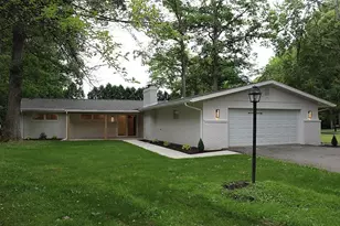 444 Leawood Dr, Neshannock Township, PA 16105 - Photo 2