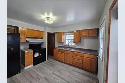 409 Mendelssohn Ave, Clairton, PA 15025 - Photo 10