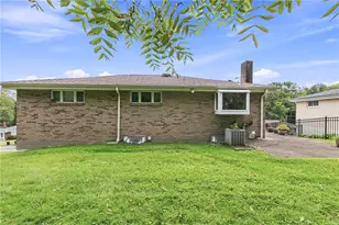 86 Thorncrest Dr, Stowe Township, PA 15136 - Photo 4