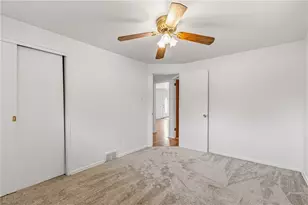 86 Thorncrest Dr, Stowe Township, PA 15136 - Photo 16
