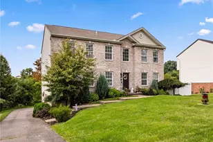 138 Nottingham Dr, Robinson Twp, PA 15205 - Photo 2