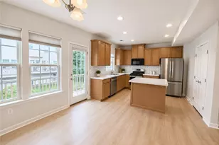 1502 Pointe View Dr, Adams Township, PA 16046 - Photo 8