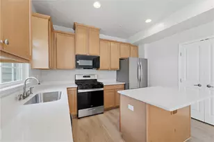 1502 Pointe View Dr, Adams Township, PA 16046 - Photo 12