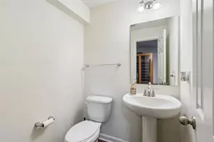 1105 Deerfield Dr, Pittsburgh, PA 15143 - Photo 36