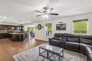 1105 Deerfield Dr, Pittsburgh, PA 15143 - Photo 14