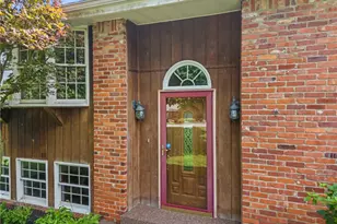 806 Longvue Dr, Chartiers, PA 15342 - Photo 2