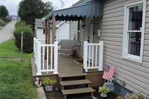 906 W Vine St, Mt Pleasant Boro, PA 15666 - Photo 2