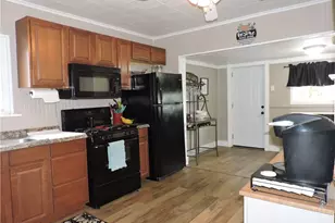 906 W Vine St, Mt Pleasant Boro, PA 15666 - Photo 10
