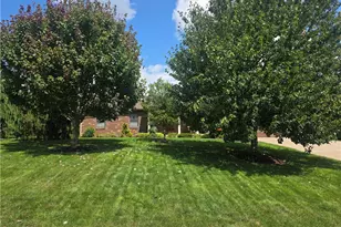 265 Iowa St, Hempfield Township, PA 15601 - Photo 2