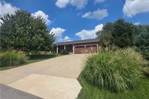 265 Iowa St, Hempfield Township, PA 15601 - Photo 4