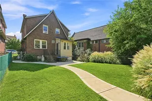 359 Pennsylvania Ave, Oakmont, PA 15139 - Photo 2