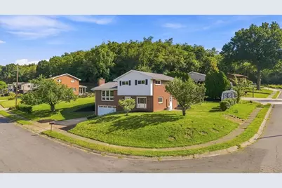 1106 Fairlane Dr, Hopewell Township, PA 15001 - Photo 2