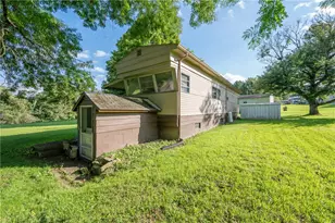 212 Victory St, Derry Township, PA 15717 - Photo 4