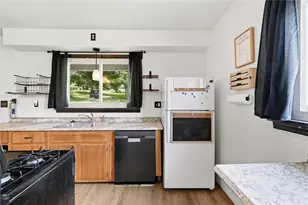 1114 Daisy Ln, Moon/Crescent Twp, PA 15046 - Photo 6