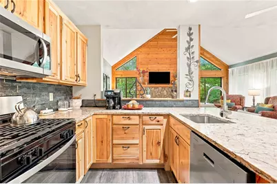 1752 Greenfield Dr, Hidden Valley, PA 15502 - Photo 8