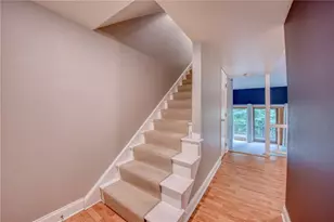 636 Carriage Cir, Pittsburgh, PA 15205 - Photo 6