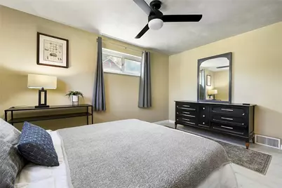 202 Fiesta Dr, Pittsburgh, PA 15239 - Photo 22