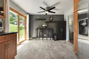 202 Fiesta Dr, Pittsburgh, PA 15239 - Photo 8