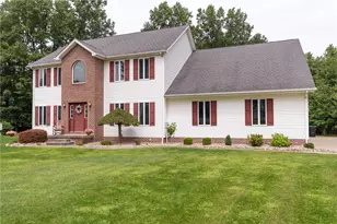 1846 Lori Ln, Hermitage, PA 16148 - Photo 2