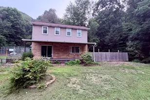 1435 Sharon Rd, Bridgewater, PA 15009 - Photo 1