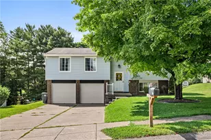 135 Cranbrooke Dr, Findlay Township, PA 15108 - Photo 2
