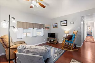 136 Lambert Ln, Hempfield Township, PA 15601 - Photo 6