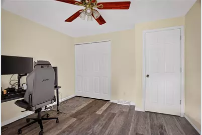 19 Ellen Dr, Robinson Twp, PA 15136 - Photo 12