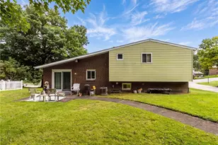 1081 Old Post Rd, South Park, PA 15129 - Photo 6