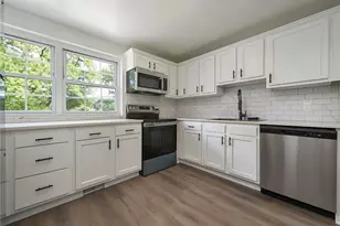 585 Lucia Dr, Wilkins Township, PA 15221 - Photo 4