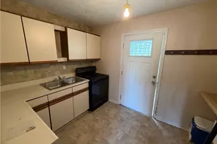 224 S 5th St, Jeannette, PA 15644 - Photo 6