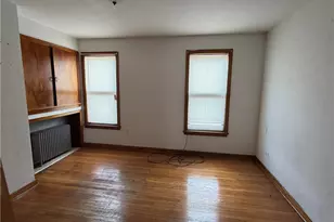 224 S 5th St, Jeannette, PA 15644 - Photo 8