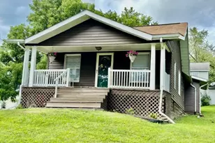405 Lawnview Ave, Neshannock Township, PA 16105 - Photo 2