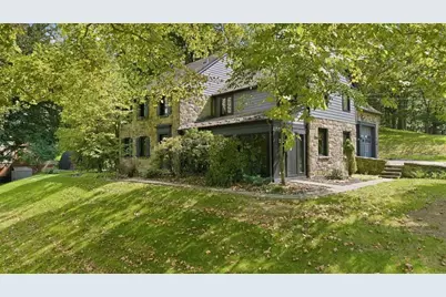 22 Priscilla Ln, Rosslyn Farms, PA 15106 - Photo 1