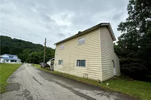 527 Sugar Ln, Clarksville, PA 15322 - Photo 4