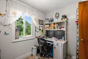 610 Sunnyland Ave, Pittsburgh, PA 15227 - Photo 16