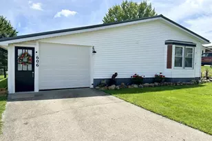 606 Lark Ln, Washington Township, PA 15613 - Photo 4