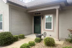 77 Stone Ridge Blvd, Hermitage, PA 16148 - Photo 2