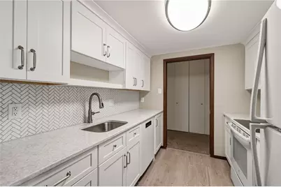 5600 Munhall Rd #601, Pittsburgh, PA 15217 - Photo 4