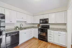 371 Hawthorn Ct, Ross Twp, PA 15237 - Photo 2