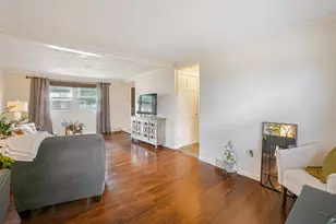 32 Carlsbad Rd, Pittsburgh, PA 15239 - Photo 6