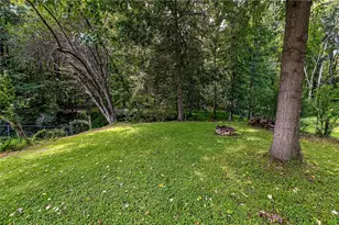 634 Stamford Dr, Hempfield Township, PA 15601 - Photo 6